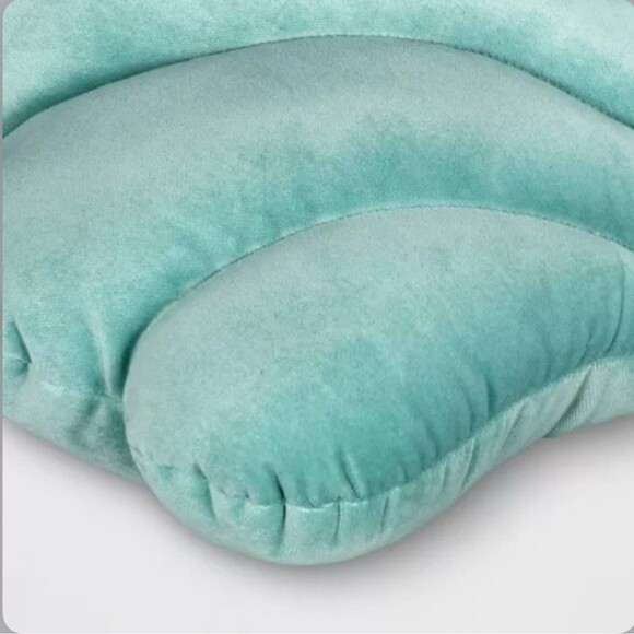 NEW Threshold 20”x15” Green Shell Outdoor Novelty Plush Pillow Cushion - Picture 3 of 5